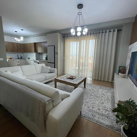 Garden Building Luxury Apartment 티라나 외부 사진