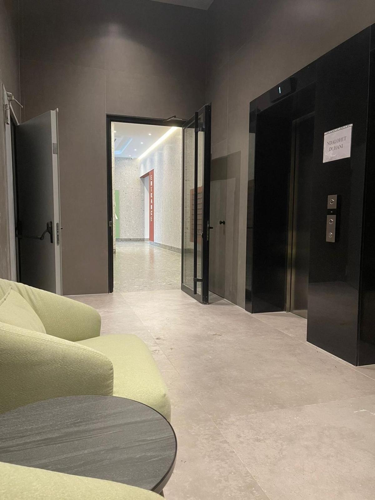Garden Building Luxury Apartment 티라나 외부 사진